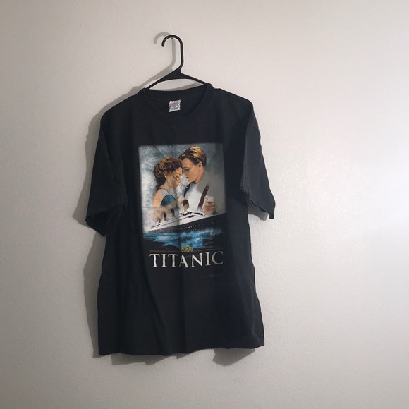 U.S. T’s 707 Vintage 96’ Titanic Graphic Tee XL